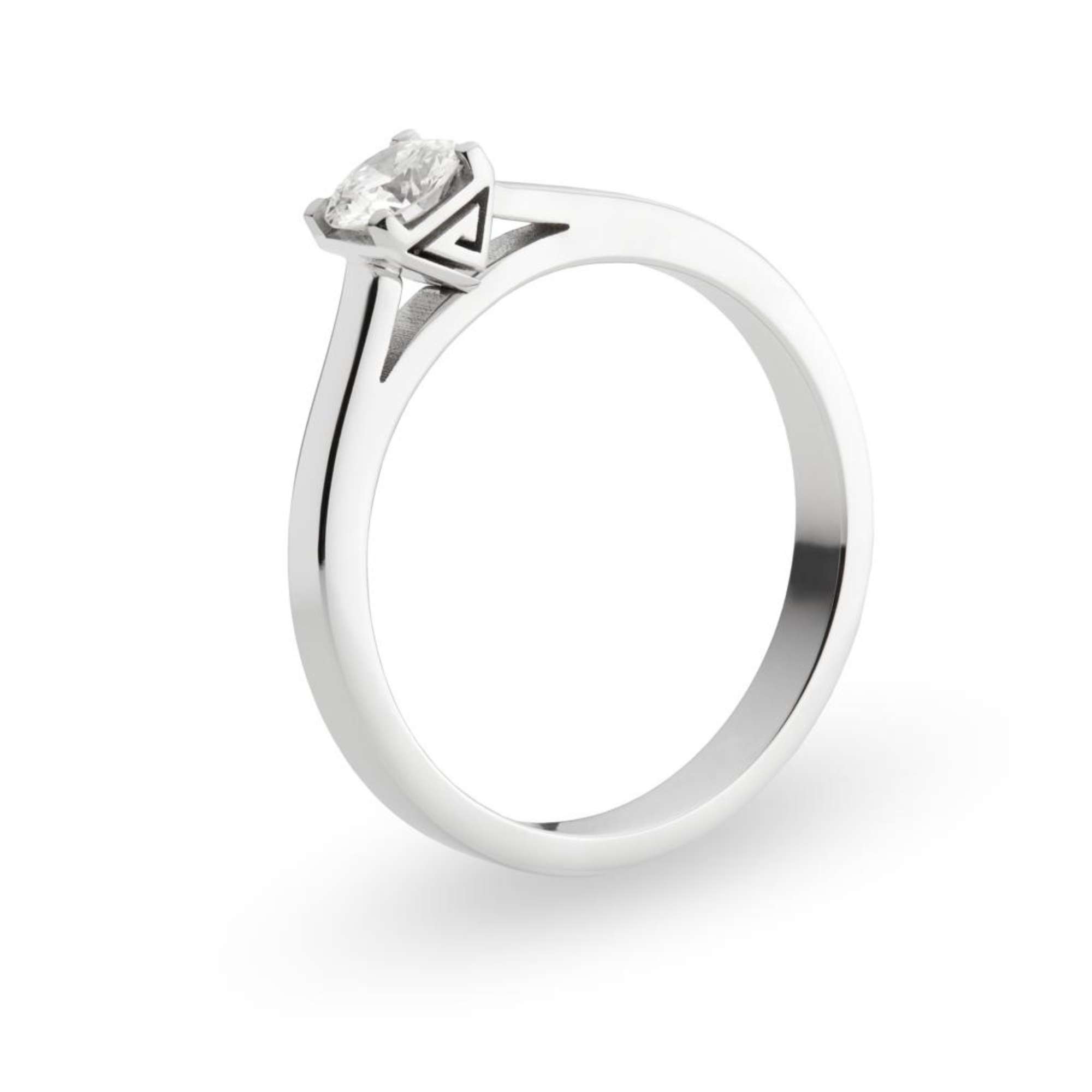 anello-solitario-oro-bianco-con-diamante-Reno-Preziosi-01.png